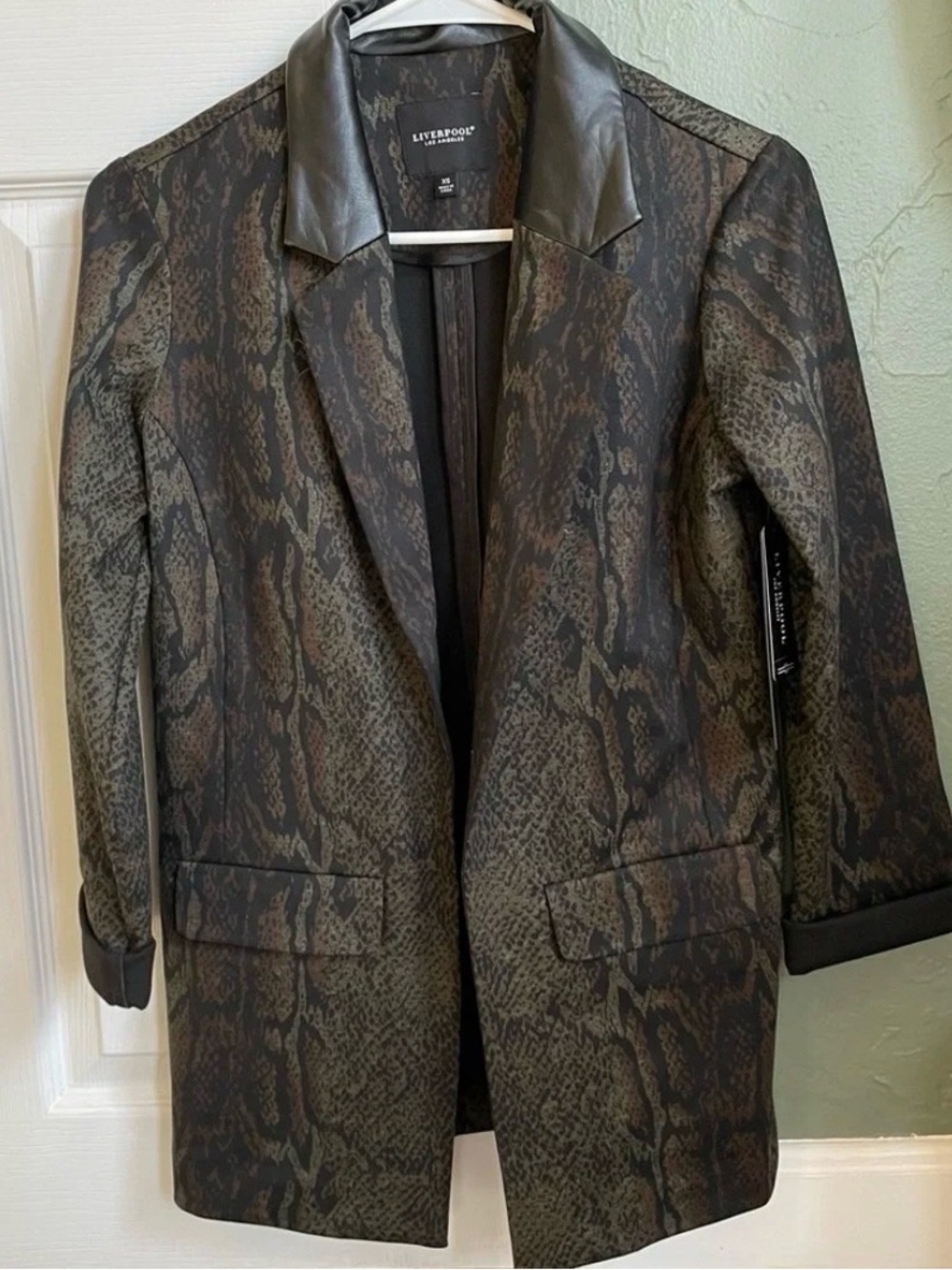 Liverpool Women's Black and Brown Snake-Print Blazer - Picture 2 of 2